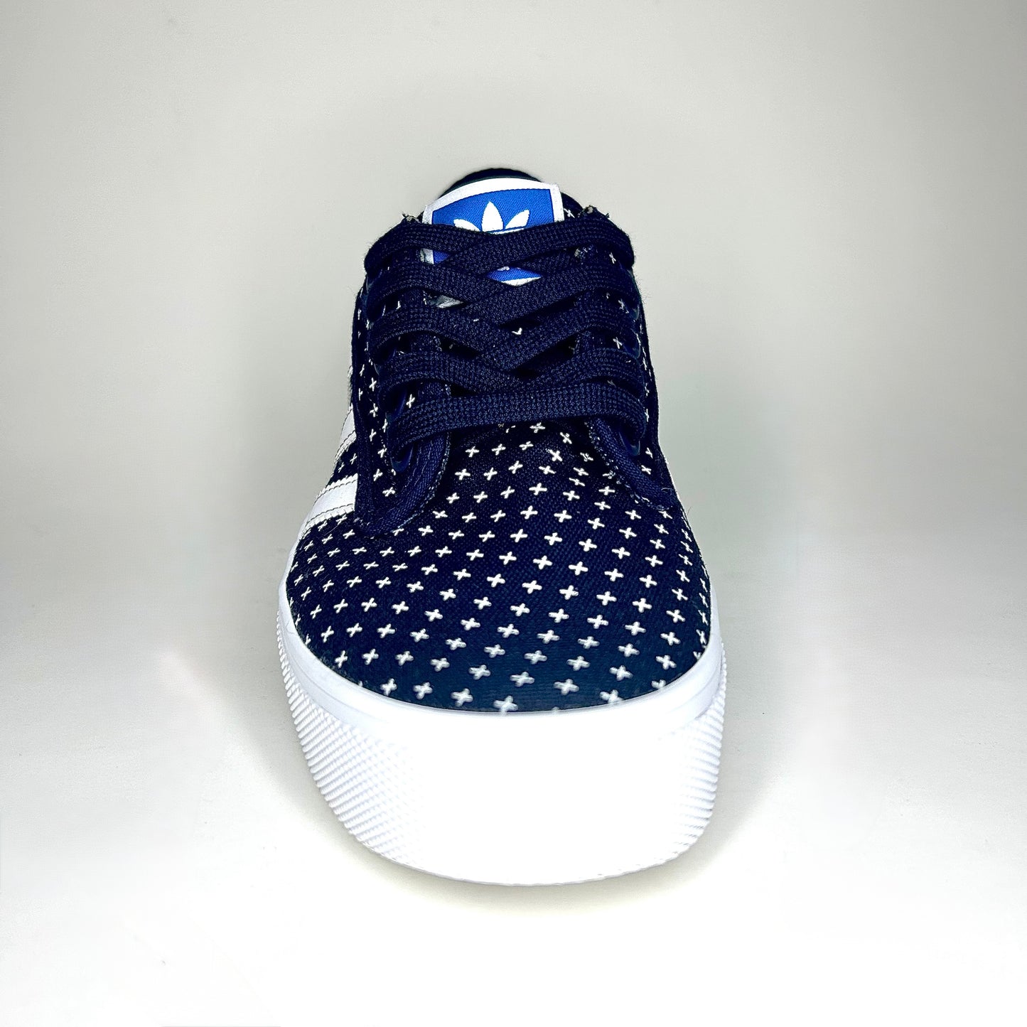 Adidas Seeley Canvas – Bleu Marine à Motif “+” blanc - Homme - Taille 8